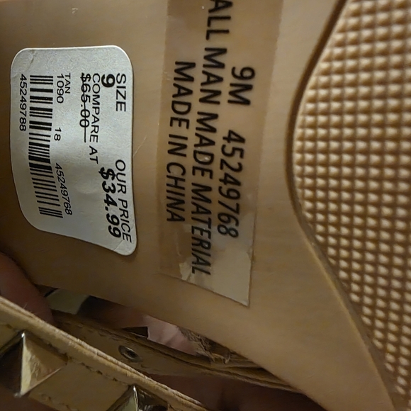 NWT - Women's Tan Studded Sandals - 9 - Picture 5 of 6